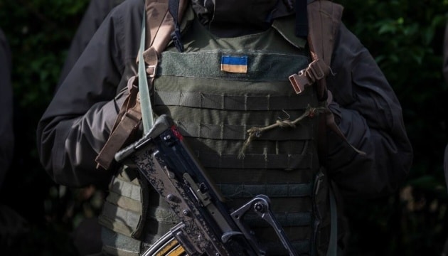 In the trap of silence, queues, and thousands of pieces of paper. How does the state test the families of fallen soldiers?