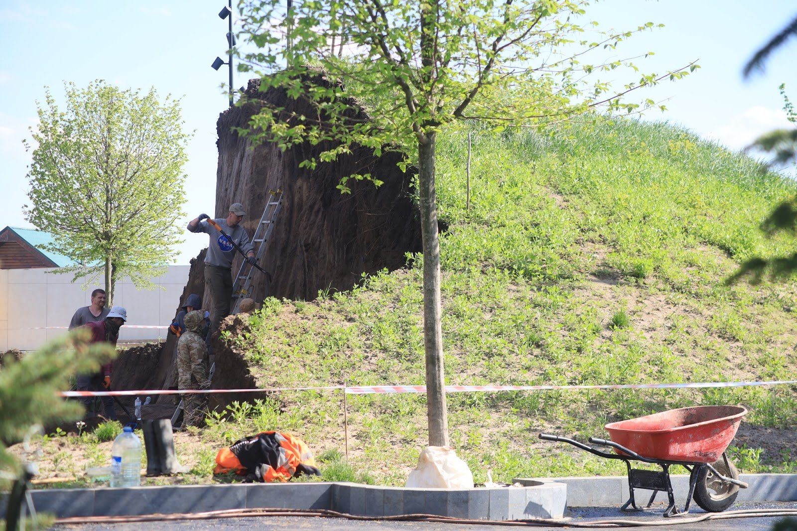 “No kurgan, no problem”. A thousand-year-old grave in the middle of a parking lot was razed to the ground in the Dnipropetrovsk region